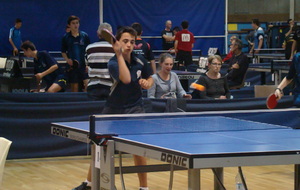 Les jeunes se mettent à table